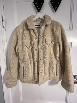 Teddy jacket - Cozy and warm teddy jacket. Perfect for spring and autumn