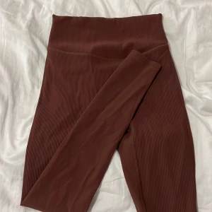 träningstights  - Bruna träningstights från Mimmi Kapell, sjukt sköna & sitter på sin plats. 