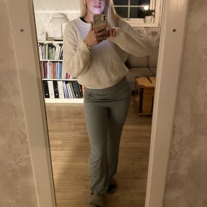 Byxa - Vid pull on-byxa från hm! Slutsåld på nätet❗️Älskade dessa men råkade tyvärr krympa den i tvätten, ursprungligen s men skulle nu säga att den är xs så den är för liten för mig runt rumpan😭 Frakt ingår i priset å fråga bara om du undrar något!!💞💜💕 