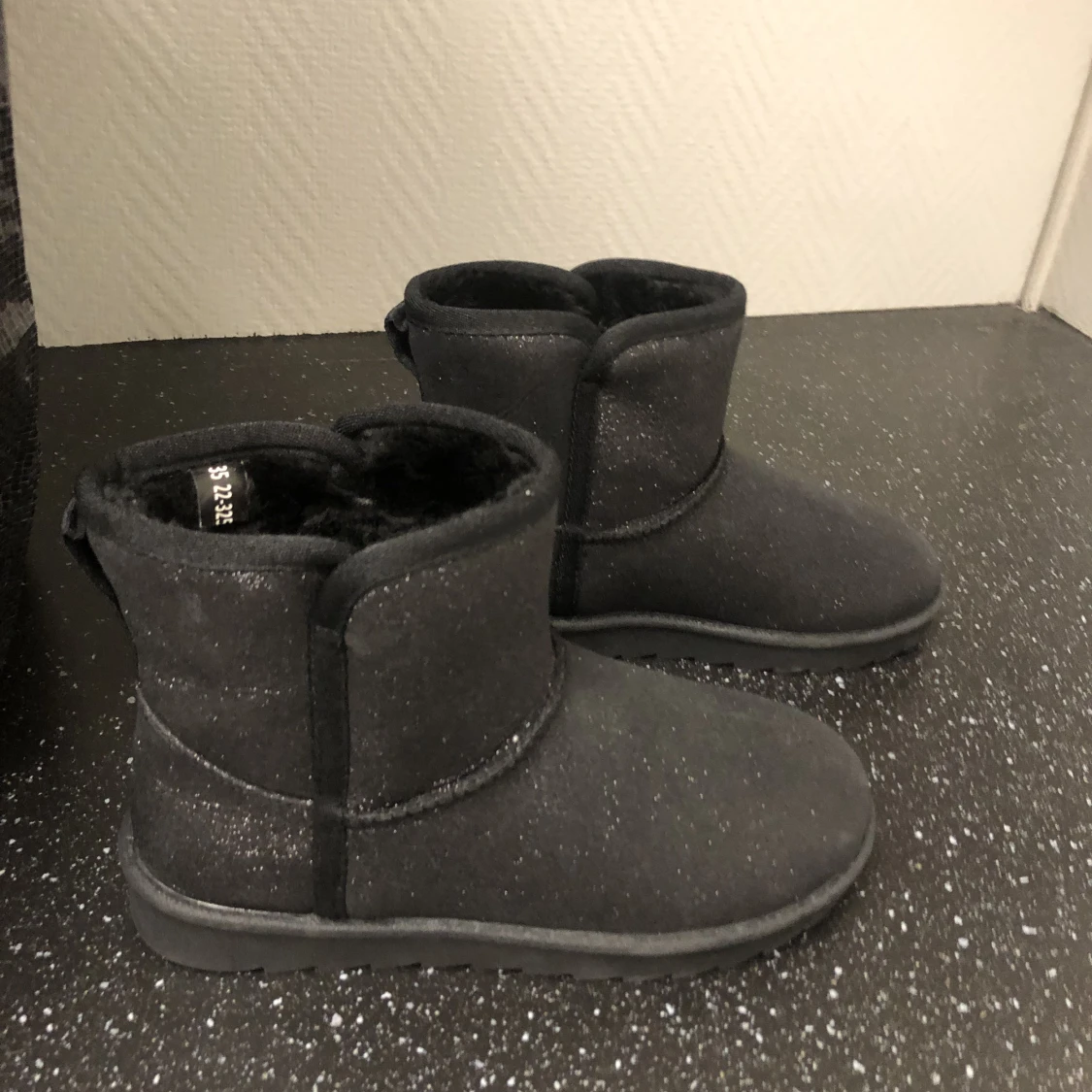 Svarta Glittriga uggs   - 90