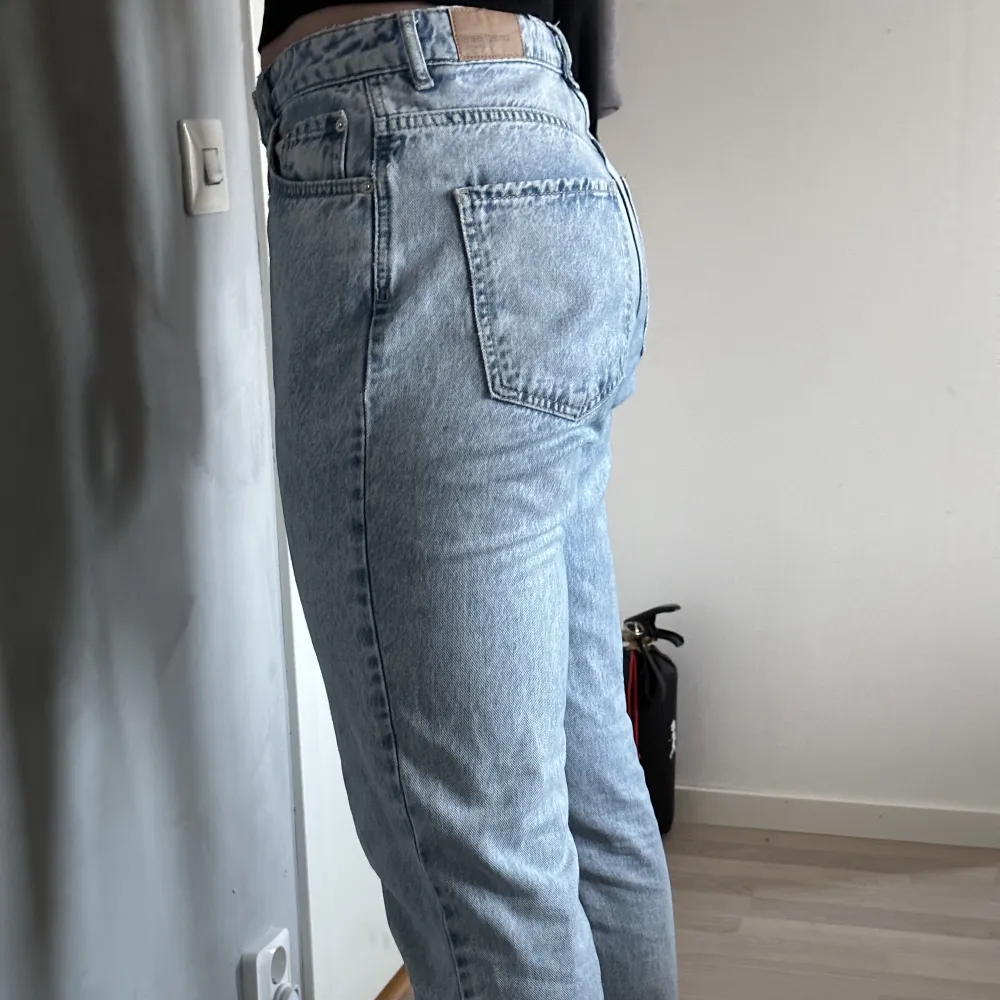 ”Perfect jeans” i storlek 40 i fint skick 👖säljer då passformen inte passar min kropp (därav dåliga bilder) skriv för fler bilder eller annat 😊. Jeans & Byxor.