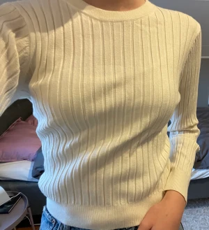 Tröja från zara barn - En jättefin tröja från zara barn i storlek 164. Den har aldrig använts och är i jättebra skick.