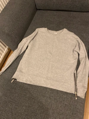 Tröja  - Storlek: S Skicka: bra