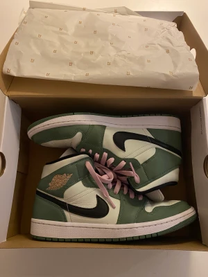 Jordan 1 Dutch green  - Bra skick, sparsamt använda. 