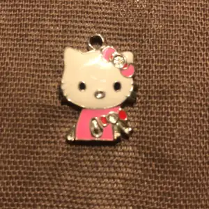 Hello Kitty halsband i bra skick. Skriv för mer information😊