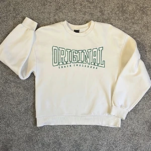 Sweatshirt - Säljer då den inte kommer till användning😔inga skafor är som ny!