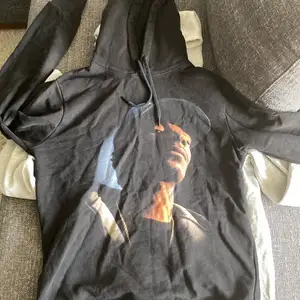 Säljer min Snoop hoodie då den ej används längre. Storlek S och den är i bra skick! Passar även M
