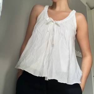 Vitt sommarlinne - Skicka ett meddelande vid intresse eller bud 💕