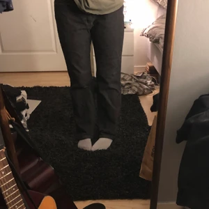 svart/gråa jeans - skitsnygga och bekväma jeans!!🥰