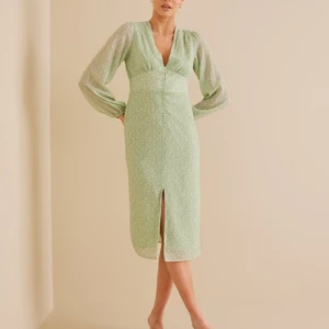 Klänning - Superfin klänning från Gina, aldrig använd då den är för liten. 