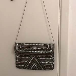 Kuvertväskan från the moshi - Kuvertväska från the moshi