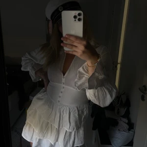Studentklänning  - Skitsnygg studentklänning i storlek S! Aldrig använd utan endast testad! Passar XS-M skulle jag nog säga🥰