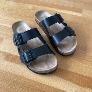 Tofflor  - Tofflor som är använda fåtal gånger.