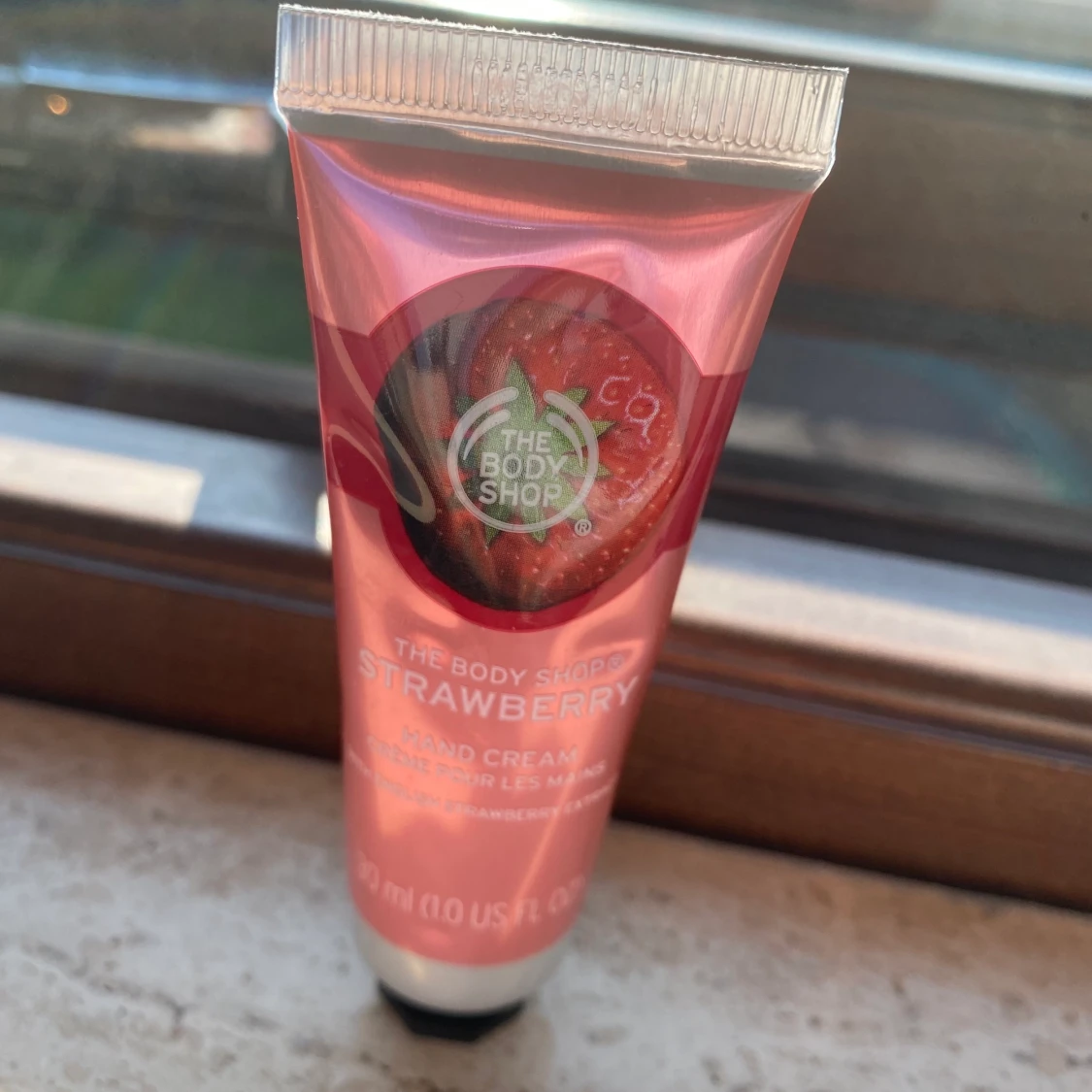 The body shop hand kräm strawberry