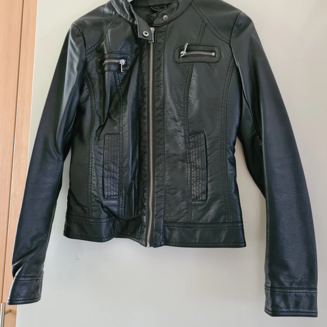 Skinnjacka Oanvänd  - 91