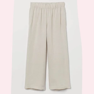 Linnebyxor - Somriga Linnebyxor i Medium💕 Från H&M, Nyskick använd två gånger💕 Slutsåld på hemsidan!