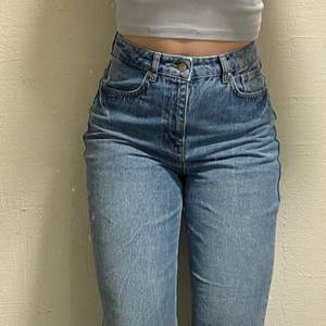 Säljer dessa Jeans från NA-KD i storlek 36❤️‍🔥 säljer då dom inte kommer till användning tyvärr. nypris 499kr, mitt pris 350 kr, köpare står för frakt.