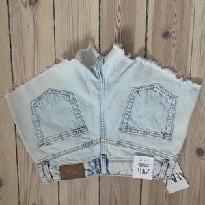 Zara shorts - Ljus blå shorts från zara aldrig använda med lapp kvar 