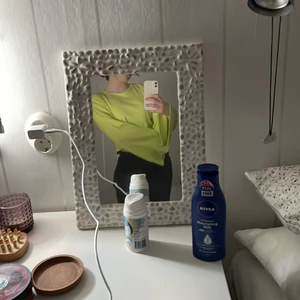 Neon grön långvariga tröja💚 - Långarmad ribbad neon tröja från gina trick toch är nästan helt oanvänd☺️💚 ny pris 299 kr!!