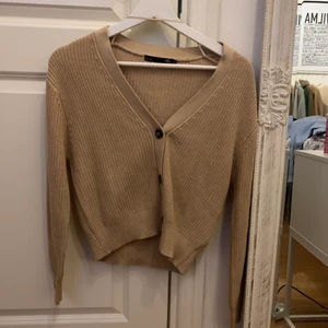 Kofta - Superfin beige tröja, aldrig använd🤍 köparen står för frakten