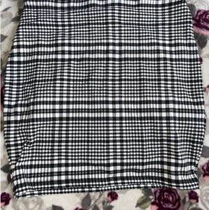 Kjol - En kjol som är använd fåtal gånger då den inte är min stil. 