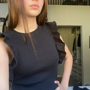 Volang tröja zara - INTRESSEKOLL på denna väldigt fina tröja ifrån zara. Tidigare köpt från plick men bara används fåtal gånger. Kan även tänka mig byta mot en i xs