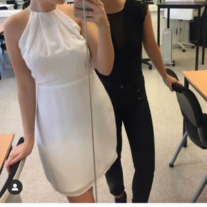 Studentklänning - Använd 2ggr så den är i bra skick. Perfekt till student. 