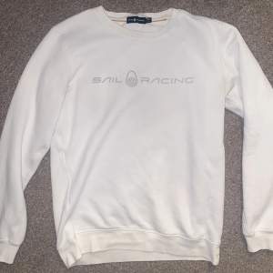 Vit sail racing sweatshirt, storlek M🤍köpt för 1200kr kontakta för mer information 😊