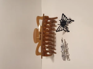 Hair acessories - Hi! Available at kungsholmen, shipping can be discussed :)  condition: good size: different price: 20kr each, 50kr for all extra: -