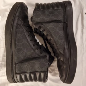 Gucci skor - Har nog lådan någonstans.  1700kr 44,5