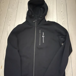Sail racing hoddie - Nästan aldrig användt , väldigt skönt material 