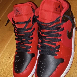 Helt nya jordan AIR 1 äkta  - Helt nya säljer pga för stor storlek, kan gå ner i pris! 