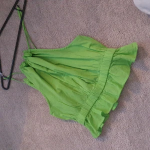 3 toppar - 3st toppar, alla för 70kr eller 50kr styck