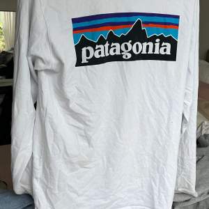 Nästan oanvänd patagonia tröja i vit