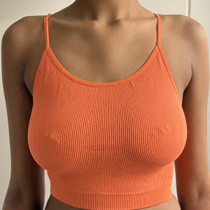 Crop top orange - Orange crop top från newyorker  Strl: Xxs (men funkar upp till S) Pris: 20kr