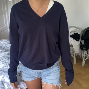 Finstickad tröja💙 - Tröja från j.Lindeberg marin blå storlek S nypris 900 säjer för 290( TRYCK INTE PÅ KÖP NU!!!⚠️⚠️)