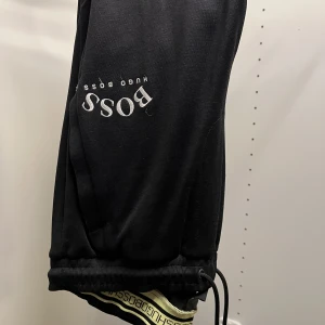 Hugo boss - Hugo boss byxor, skriv för fler bilder!