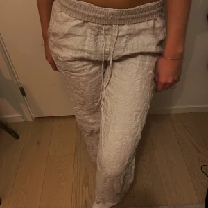 Linnebyxor esprit  - Snygga linnebyxor från Esprit, välanvända. Skriv för fler bilder. Köpta för 800kr här på plick.