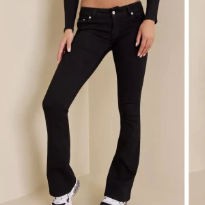 Jeans - Lågmidjade och bootcut jeans. Från Nelly, nypris 499kr. om mötas upp gör jag det i Gbg💘💘