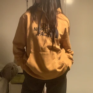 Vintage North face hoodie - Vintage NF hoodie! Perfekt till det kalla vädret! 🍁🍂
