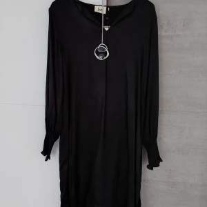 Isay ny xs - Isay ny xs super snygg nypris över 1000kr  Passar xs,s,m