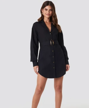 Blazerklänning strl. 34 - Mycket fin skjortklänning i linnematerial från Hannalicious x nakd i storlek 34. Älskar klänningen men tyvärr kommer den inte till användning.. skickar gärna egna bilder!