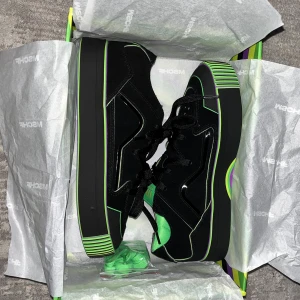 MSCHF Gobstompers Sour Edition - Strl. 45 - Säljer helt nya MSCHF GOBSTOMPERS SOUR EDITION Köpta för runt 3200kr, säljer billigare. De är köpta från MSCHFs officiella hemsida, skorna säljs bara officiellt en gång och är bara sålda i USA. Unisex. Kvitto och allt finns. Kan frakta Kontakta vid frågor