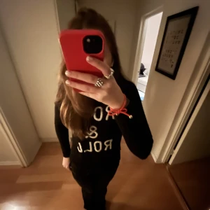 Zadig tröja  - Så snygg Zadig tröja fick den förra julen så super fint skick knappt använd vill helst byta mot nån Annan tröja.🤩