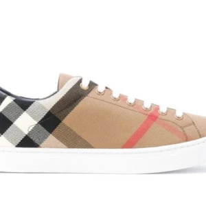 Burberry shoes - Nya äkta burberry skor finns i de flesta storlekar. Du 