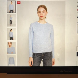 Stickad tröja från vero Moda  - Ljusblå stickad tröja från vero Moda i st xs/s köpte för 250 och säljer för 120kr frakten är 49kr kan också mötas upp kom priv för bilder elr frågor 