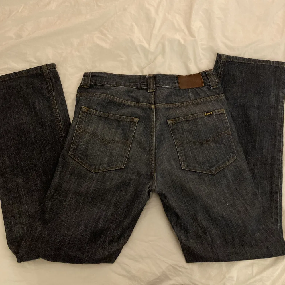 Lågmidjade Redwood jeans i st:L31w32 . Jeans & Byxor.