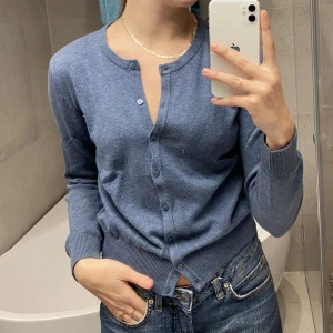 Hm kofta blå - Blå stickad kofta från HM. Aldrig använd 