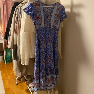 Långklänning storlek M - Superfin långklänning i storlek M! Använd några gånger men det är inget som märks. 