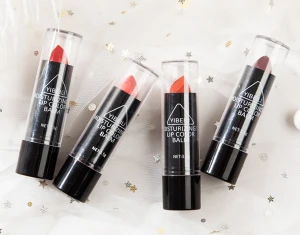 Läppstift  - 4.5g, ca 7:00 cm hög 